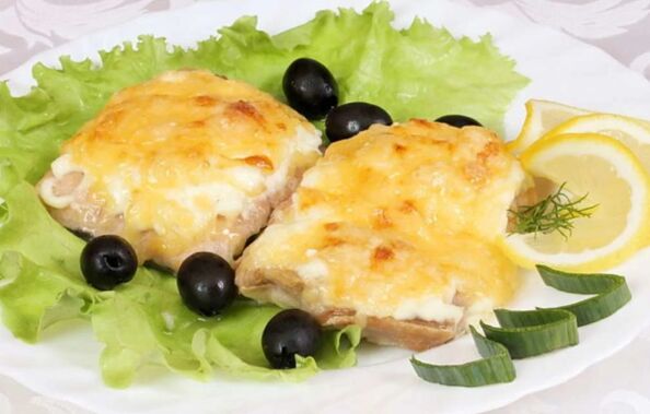 Pečena riba sa sirom bit će ukusno i zdravo jelo na jelovniku mediteranske prehrane. 